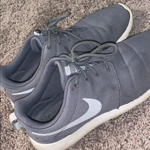 Women’s grey roshe tennis shoes